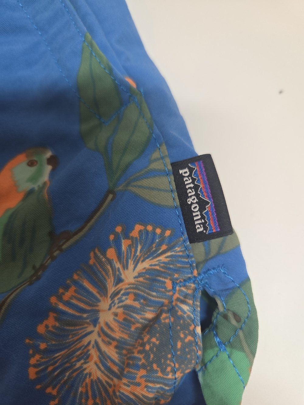 Patagonia Barely Baggies Bird - Picture 3 of 4